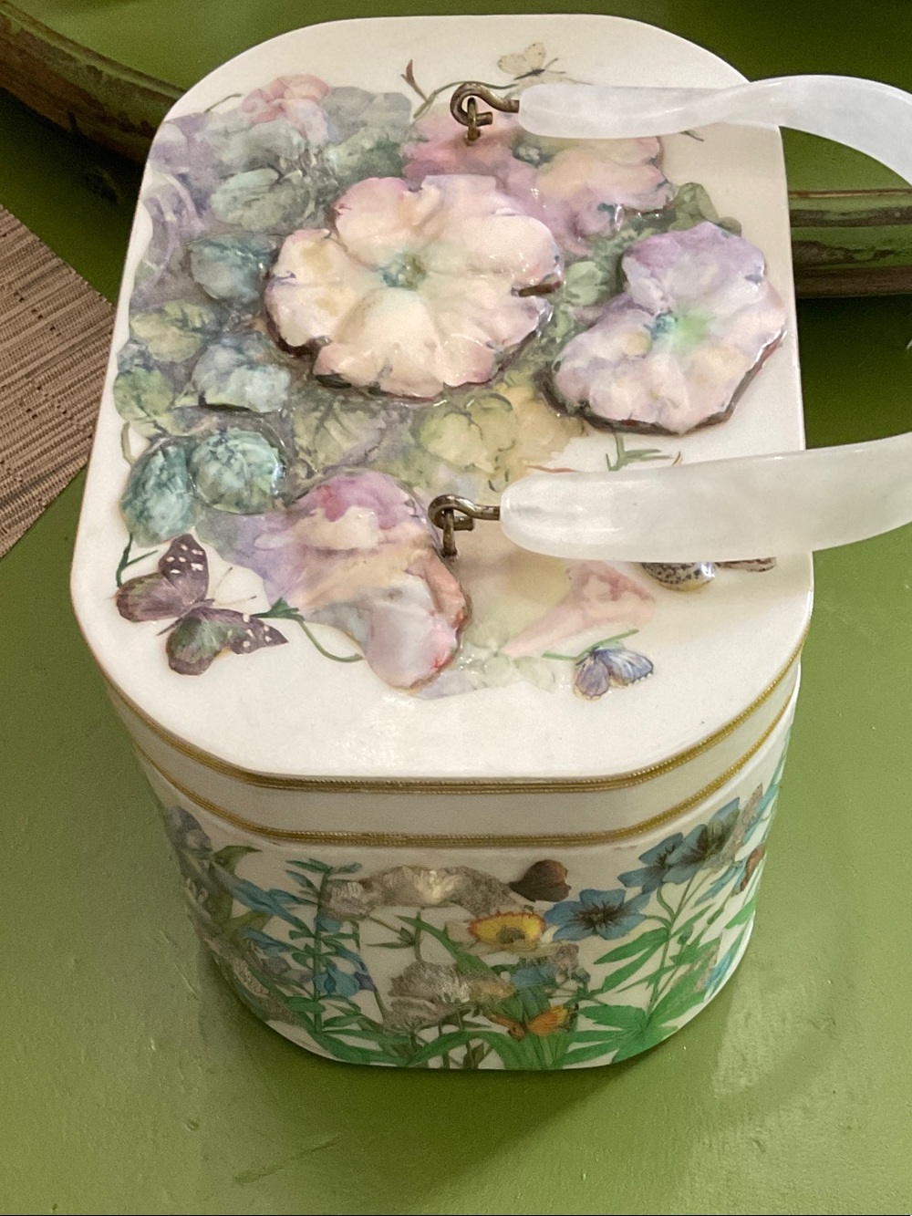 Floral hard case box Lucite w/ mirror inside - Picture 6 of 7